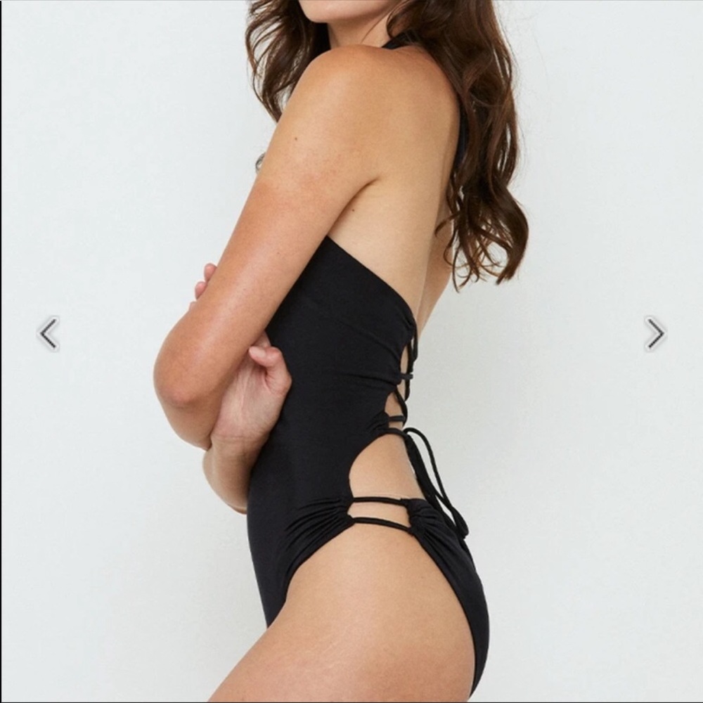 NWT, (Noir) In a Ruche / Deep-V OnePiece Swimsuit
